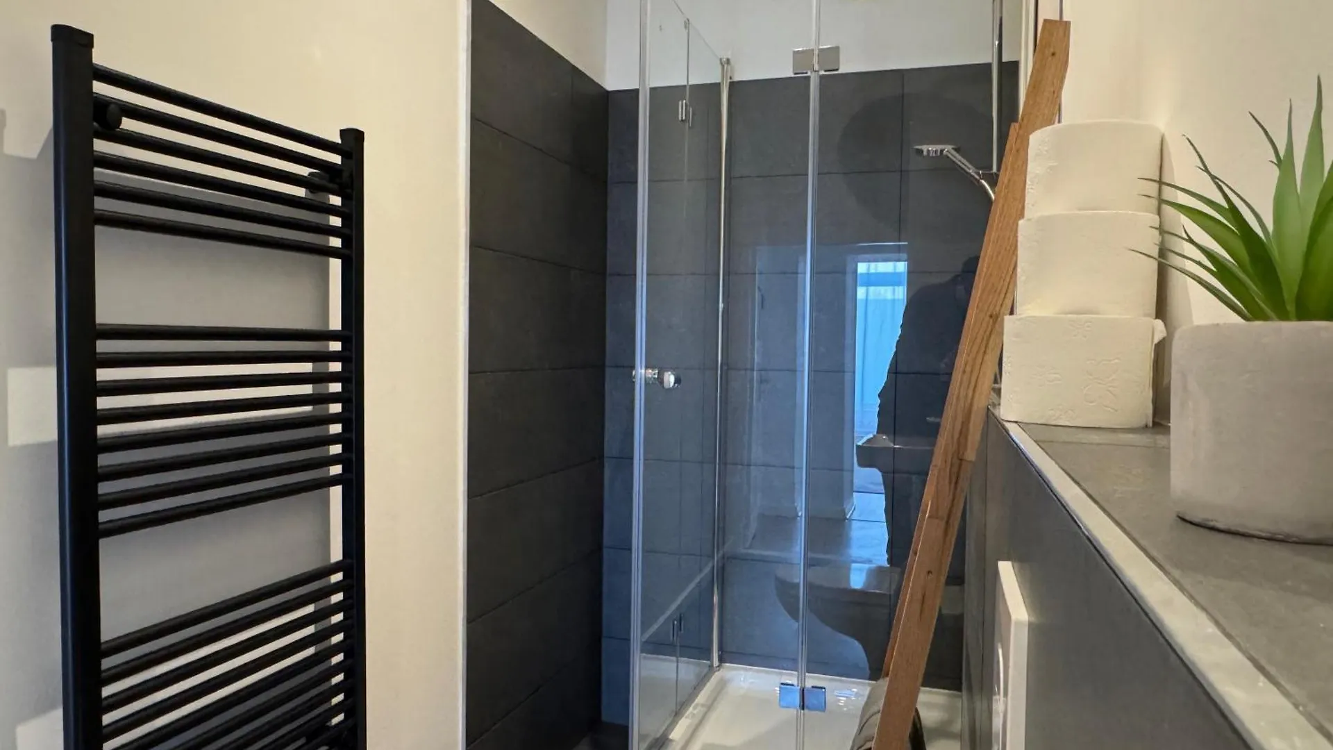 Holidayhome Apartments L Spacious Luxury Apartment In Prenzlauer Berg Berlim 0*,  Alemanha